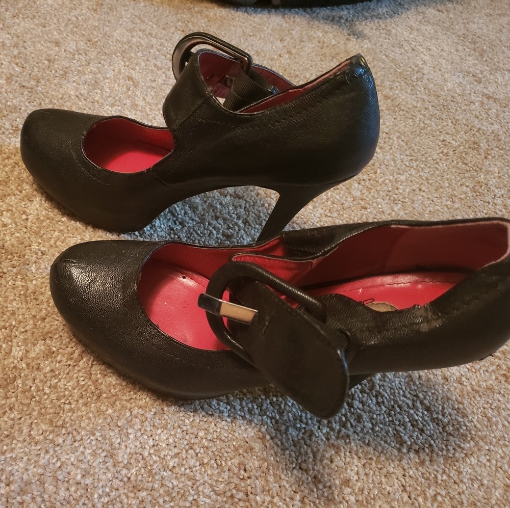 Shoes - Picture 2 of 3